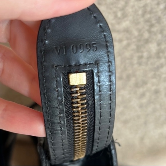 LOUIS VUITTON St. Jacques Epi Large Black Leather Tote Bag EUC - Picture 8 of 15